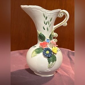 Vintage unmarked bud vase 👽